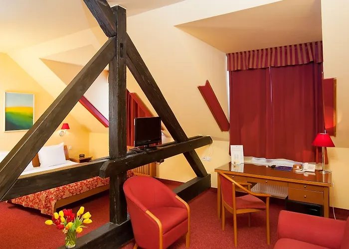 Cloister Hotel