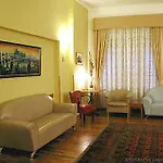 Ξενοδοχείο Cloister 3*