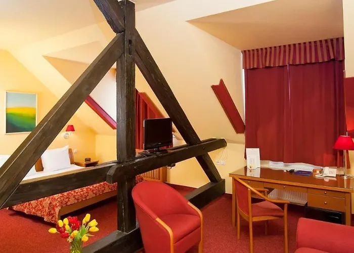 Cloister Hotel