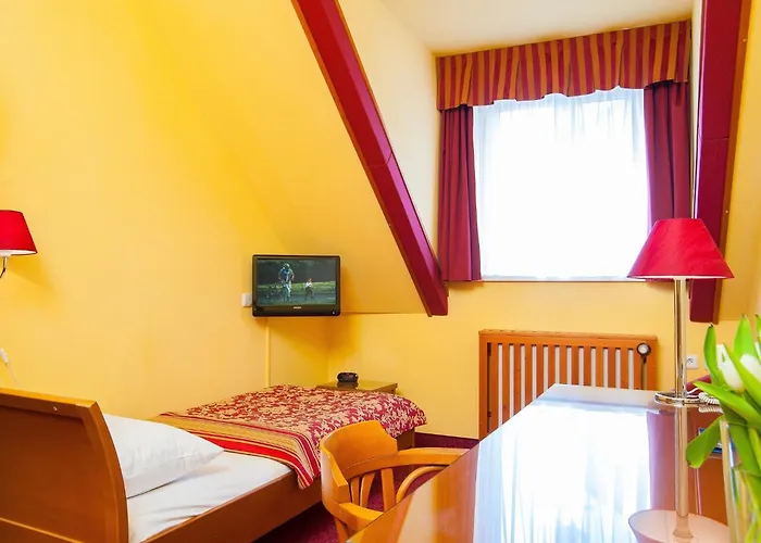 Ξενοδοχείο Cloister 3*