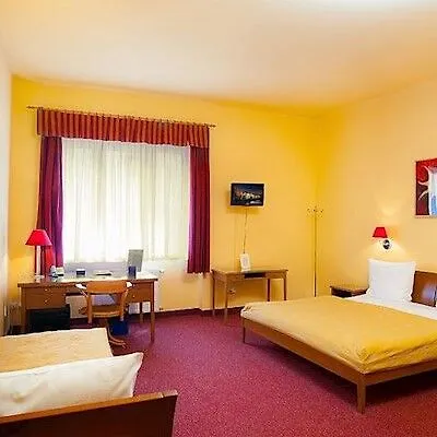 Ξενοδοχείο Cloister 3*