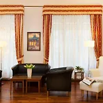 Cloister Otel