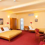 Otel Cloister 3*