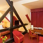 Cloister Otel